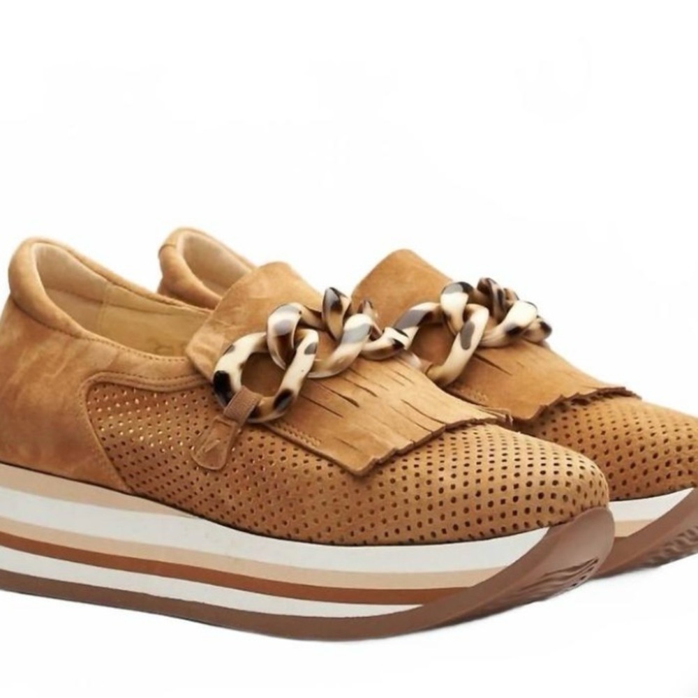 Brand NEW Softwaves Caddie Sneakers in Cognac - never been worn